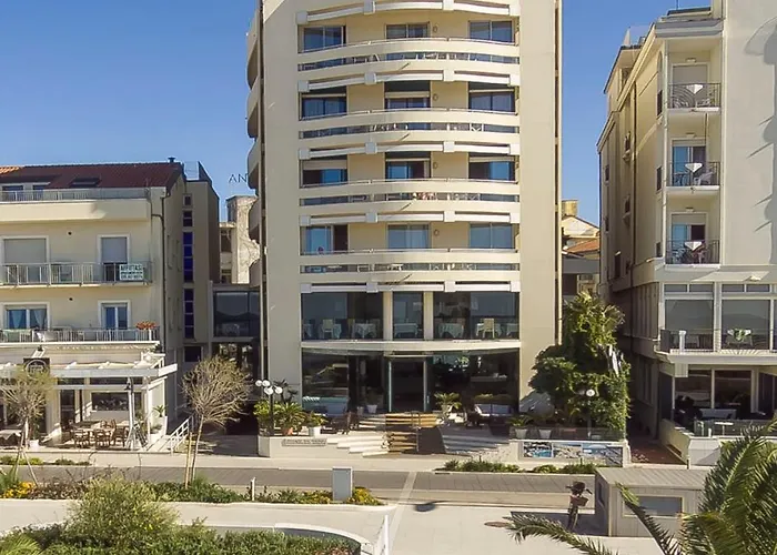 Park & Restaurant فندق