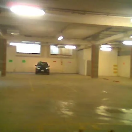 Park & Restaurant מלון 4*