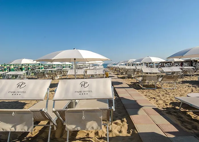 Park & Restaurant מלון 4*